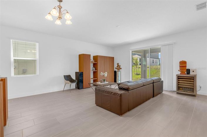 Image No.4-4 Bed Property for sale