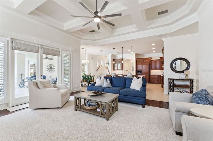 Image No.10-6 Bed Property for sale