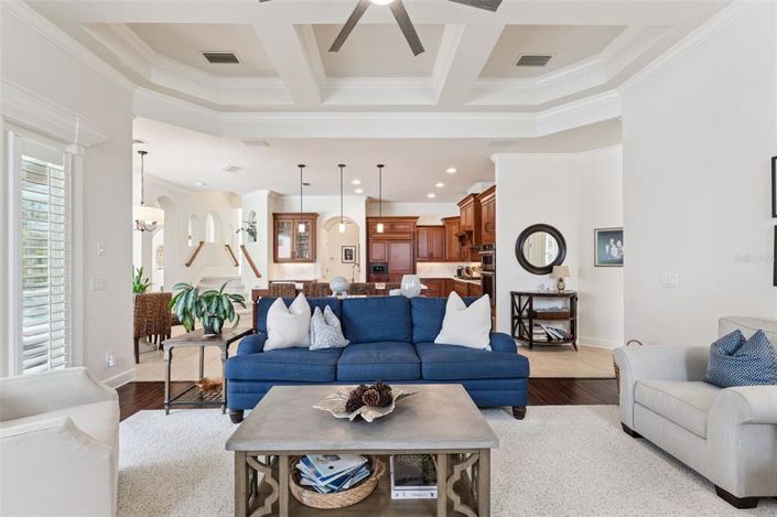 Image No.12-6 Bed Property for sale