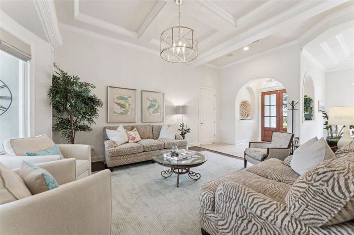 Image No.17-6 Bed Property for sale