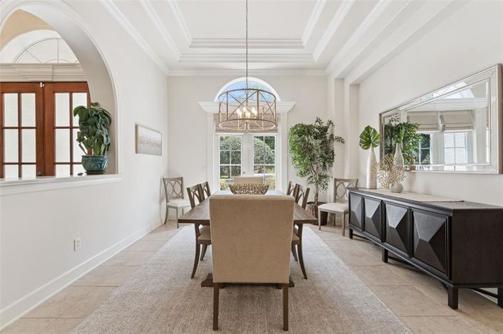 Image No.19-6 Bed Property for sale