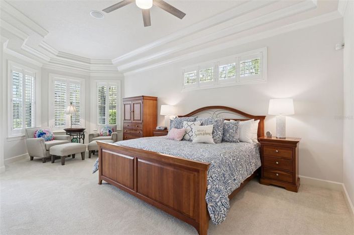 Image No.22-6 Bed Property for sale