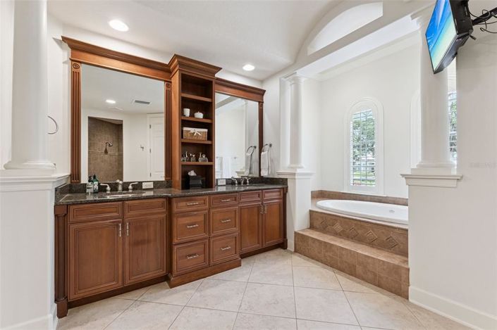 Image No.25-6 Bed Property for sale