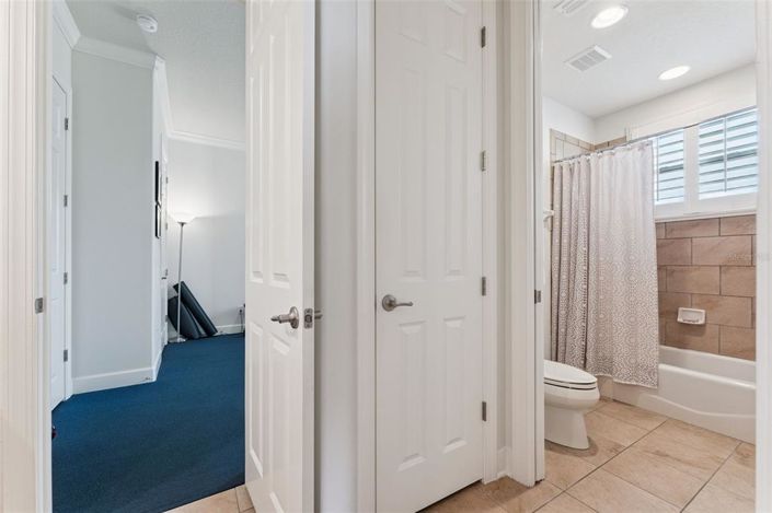 Image No.30-6 Bed Property for sale