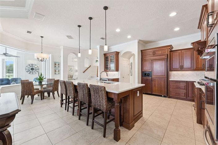 Image No.6-6 Bed Property for sale