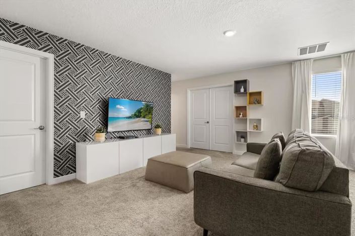 Image No.10-9 Bed Property for sale