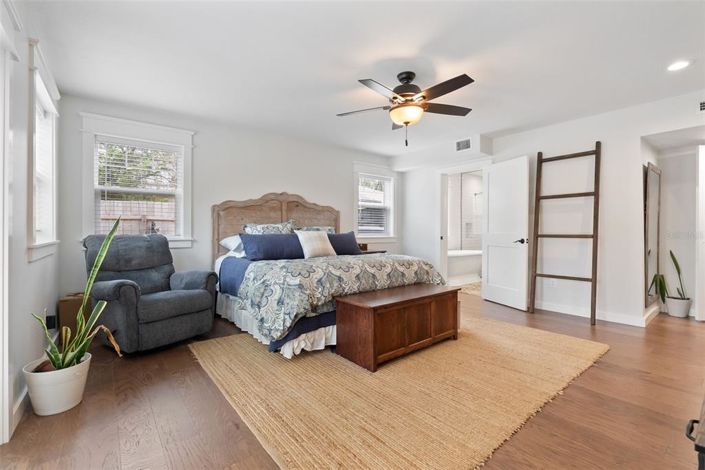 Image No.19-4 Bed Property for sale