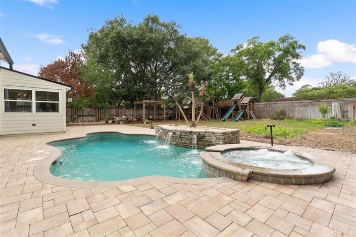 Image No.52-4 Bed Property for sale