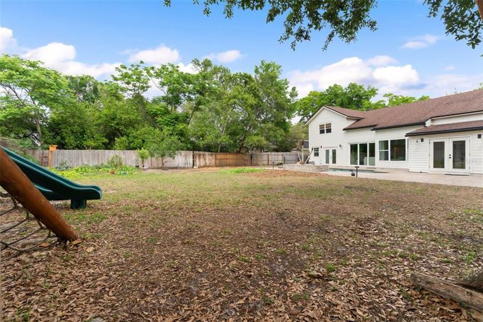 Image No.57-4 Bed Property for sale