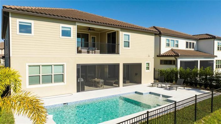 Image No.10-6 Bed Property for sale