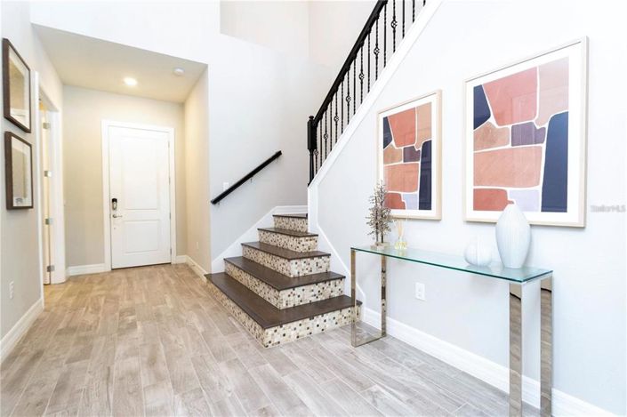 Image No.18-6 Bed Property for sale