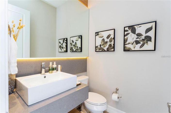 Image No.19-6 Bed Property for sale