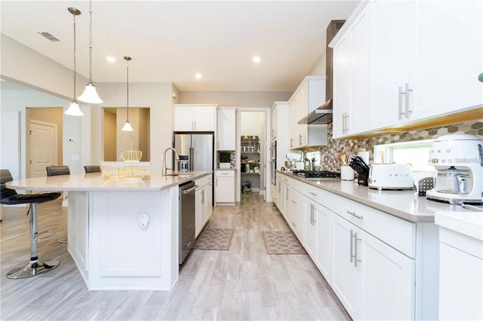 Image No.25-6 Bed Property for sale