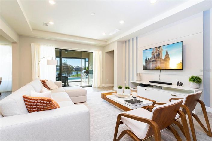 Image No.30-6 Bed Property for sale