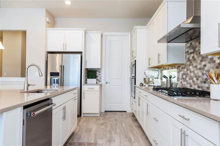 Image No.37-6 Bed Property for sale