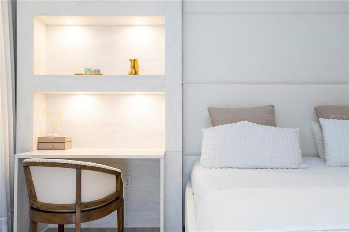 Image No.51-6 Bed Property for sale