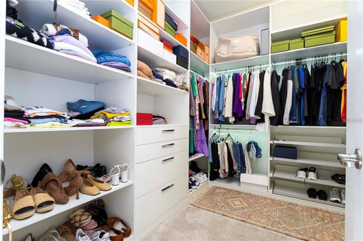 Image No.56-6 Bed Property for sale