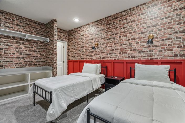 Image No.28-5 Bed Townhouse for sale