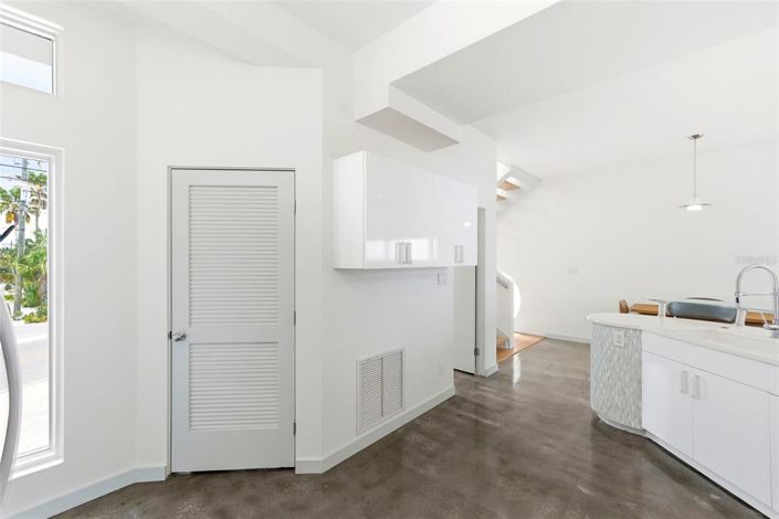 Image No.19-3 Bed Property for sale