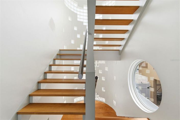 Image No.60-3 Bed Property for sale