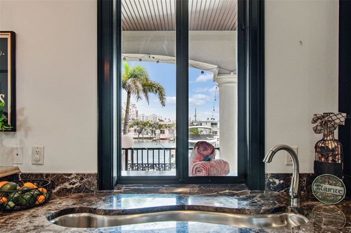 Image No.16-4 Bed Property for sale