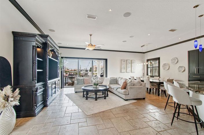 Image No.4-4 Bed Property for sale