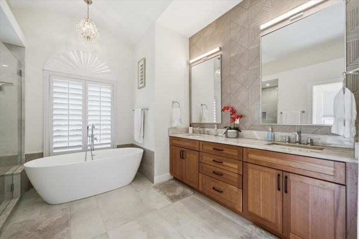 Image No.41-3 Bed Property for sale