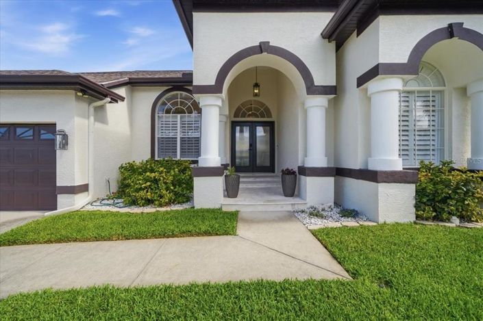 Image No.8-3 Bed Property for sale