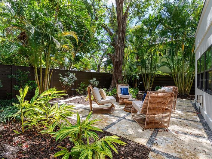 Image No.25-3 Bed Property for sale