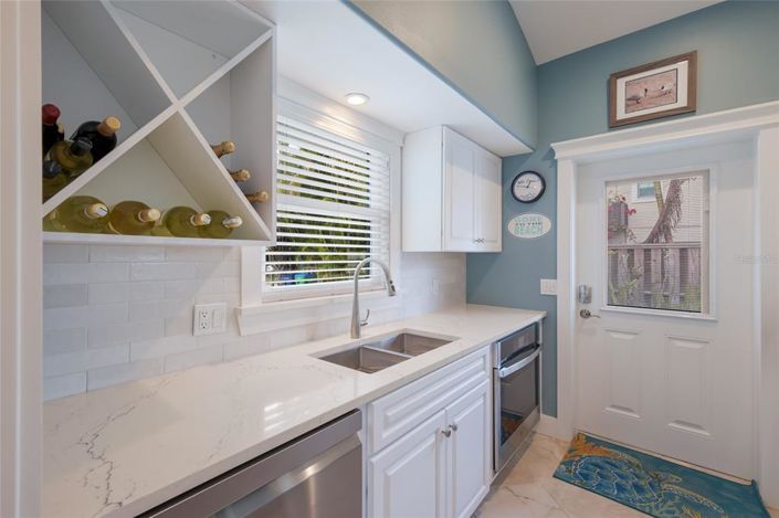 Image No.27-5 Bed Property for sale