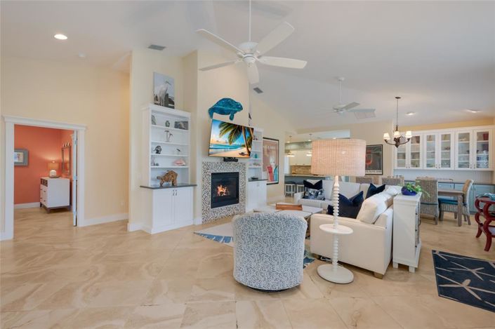 Image No.28-5 Bed Property for sale