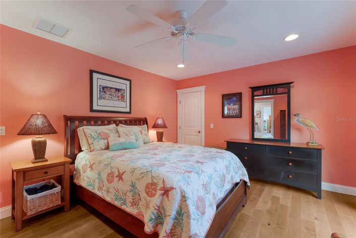 Image No.37-5 Bed Property for sale