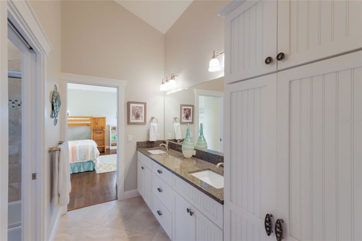 Image No.40-5 Bed Property for sale