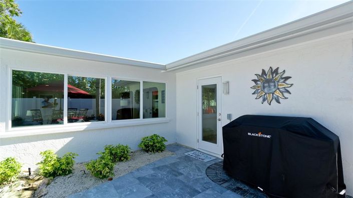 Image No.38-3 Bed Property for sale