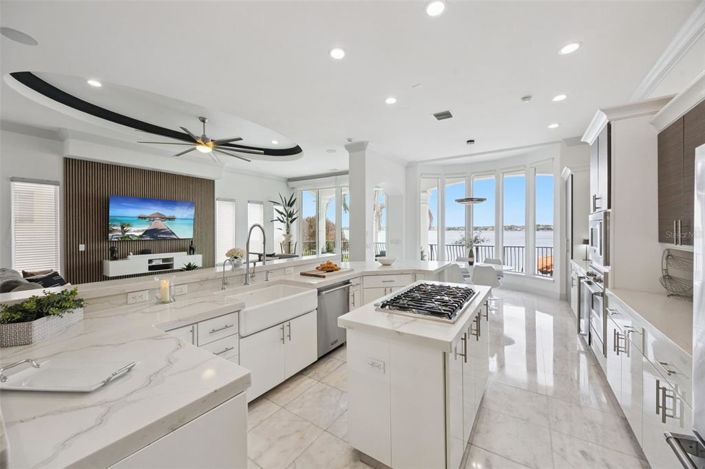 Image No.14-5 Bed Property for sale