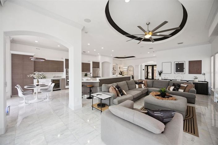 Image No.17-5 Bed Property for sale