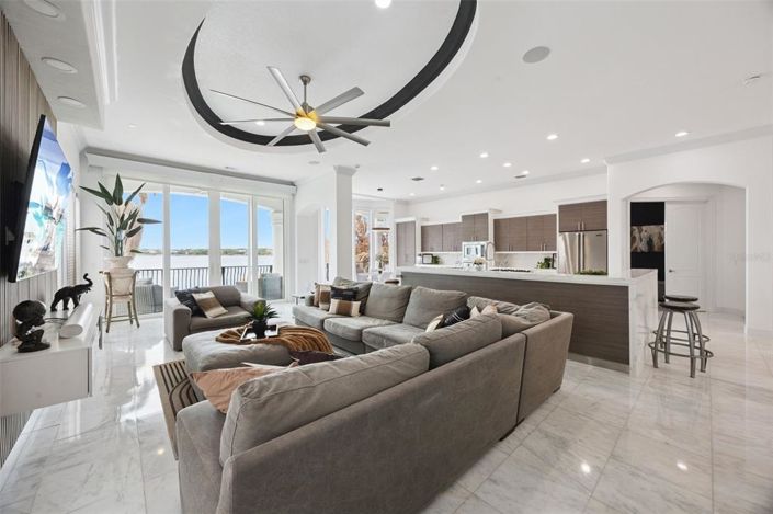 Image No.19-5 Bed Property for sale