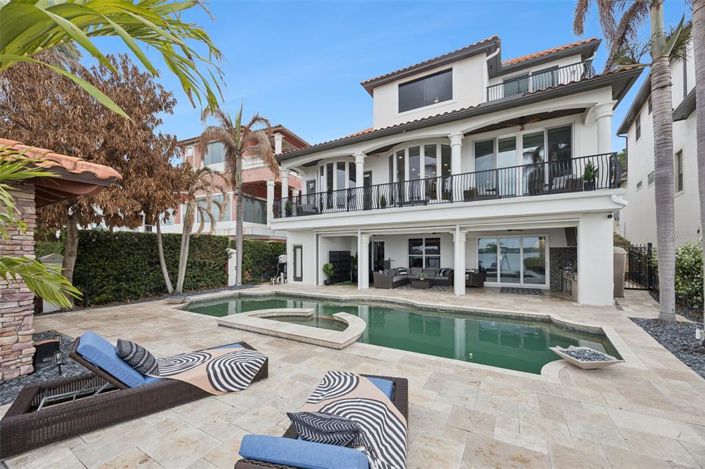 Image No.2-5 Bed Property for sale