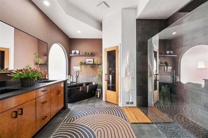 Image No.26-5 Bed Property for sale