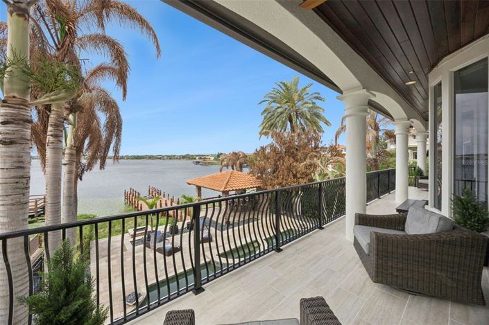 Image No.27-5 Bed Property for sale