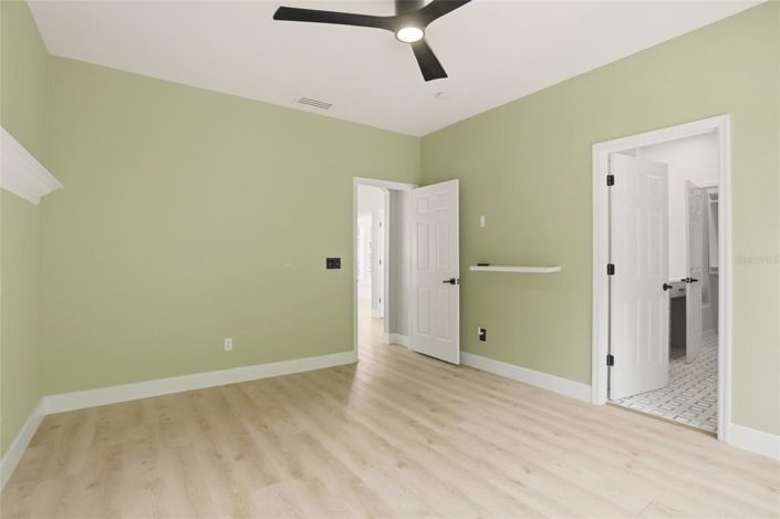 Image No.30-3 Bed Property for sale