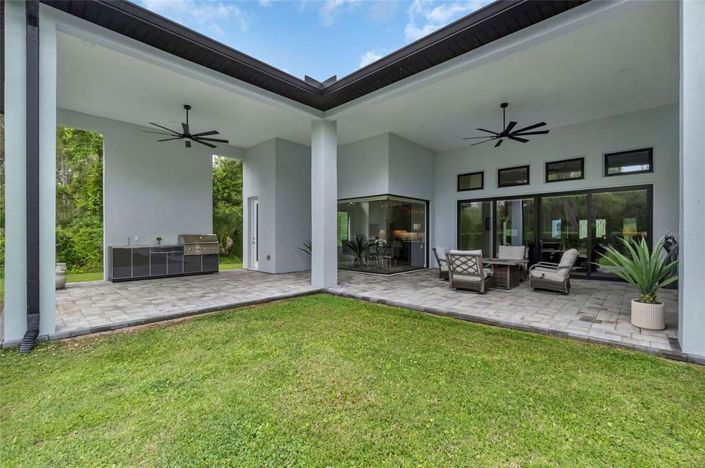 Image No.12-4 Bed Property for sale