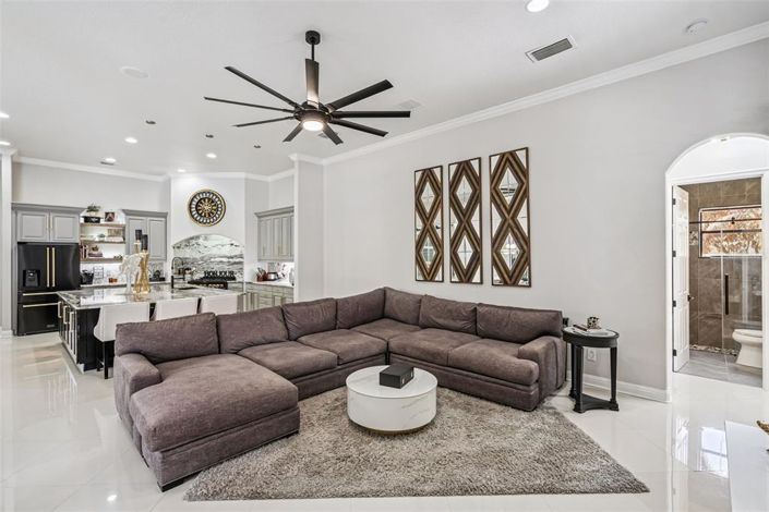 Image No.13-6 Bed Property for sale