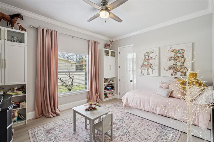 Image No.27-6 Bed Property for sale