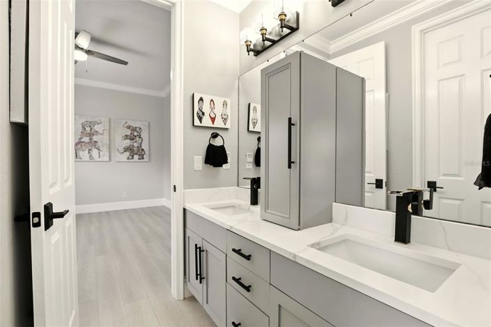 Image No.28-6 Bed Property for sale