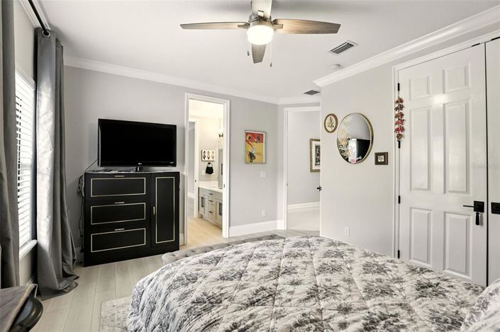 Image No.30-6 Bed Property for sale