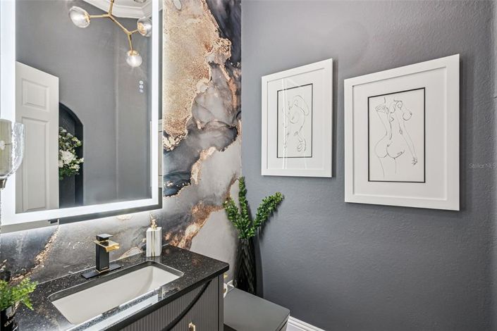 Image No.32-6 Bed Property for sale