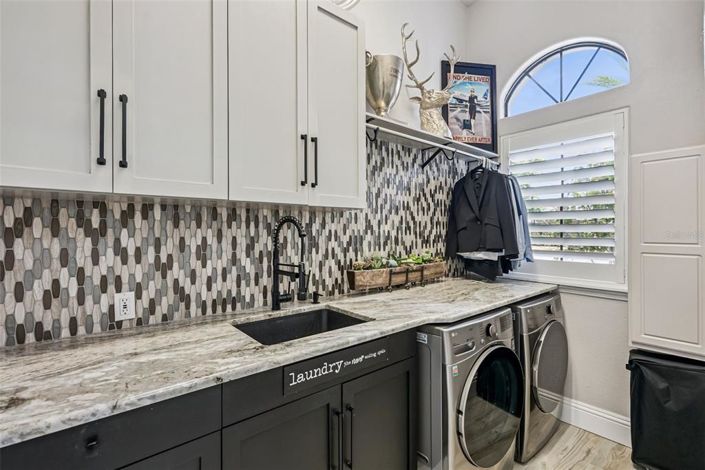 Image No.33-6 Bed Property for sale