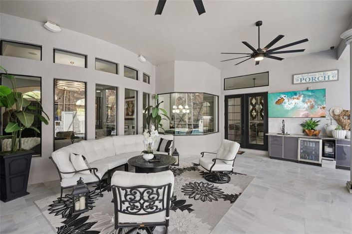 Image No.40-6 Bed Property for sale