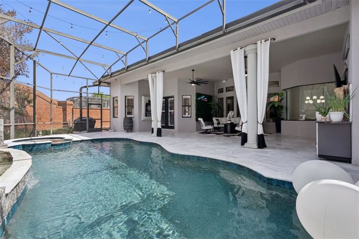 Image No.45-6 Bed Property for sale